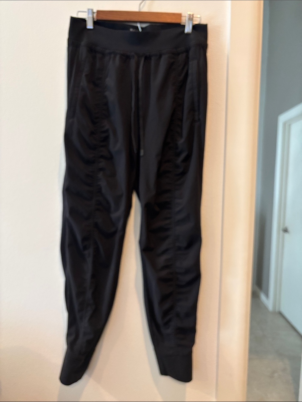 Athleta Attitude Pant Black Jogger Sweatpants Athletic Size 10 Sporty